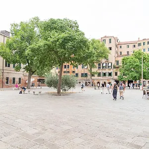 Appartamento Campo Del Ghetto Novo - Lovely With Canal View, Venezia