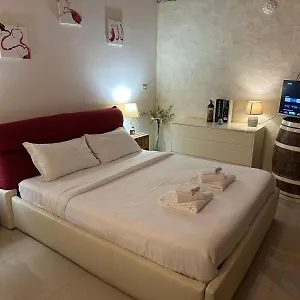 https://la-cantinetta-di-milano-the-wine-cave-in-milan.italymilanhotels.net